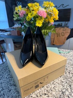 NEW Michael Kors Black Patent Pointed-Toe Pumps